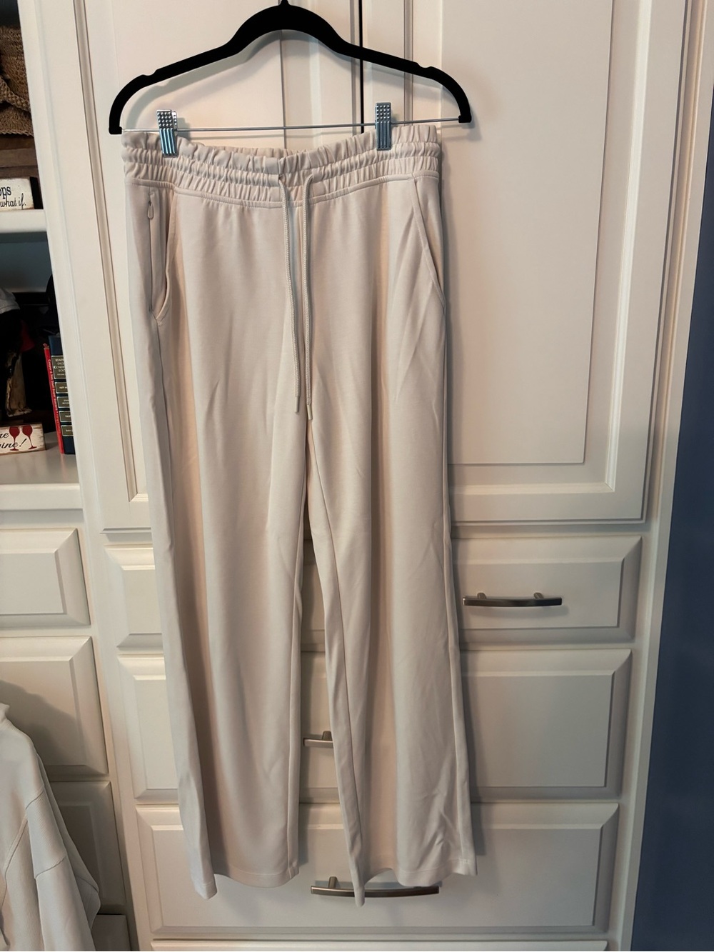 Athleta Seasoft Abalone  Wide-Leg Drawstring Track Pants. EUC Small